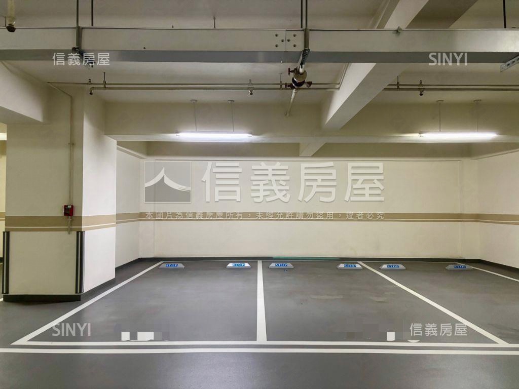 稀有山河匯朝東四房雙平車房屋室內格局與周邊環境