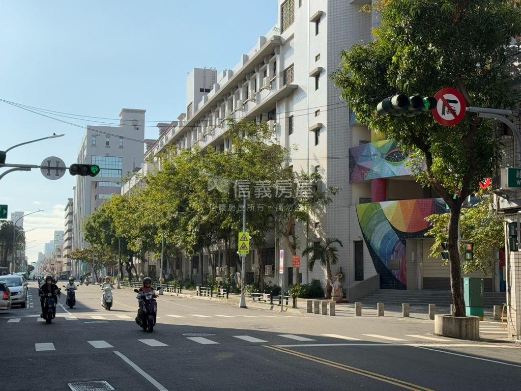 鳳凰香榭．三房平車房屋室內格局與周邊環境