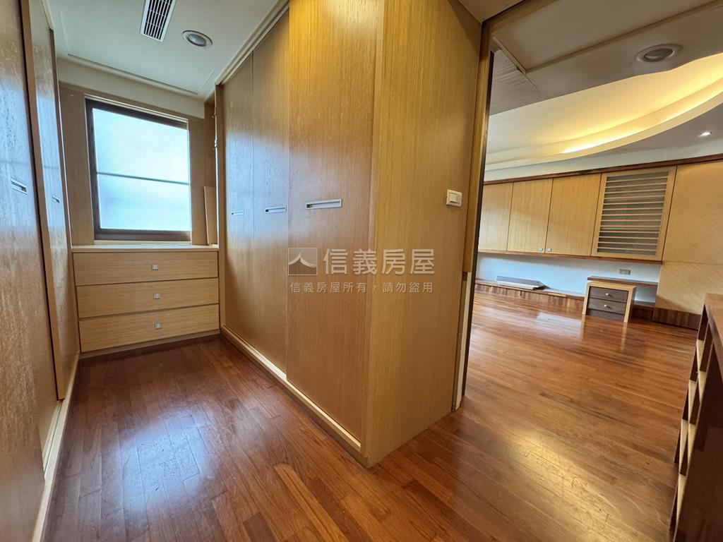 鳳凰香榭．三房平車房屋室內格局與周邊環境