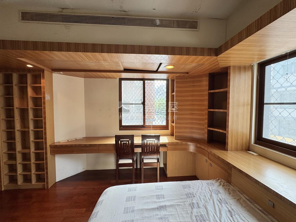 鳳凰香榭．三房平車房屋室內格局與周邊環境