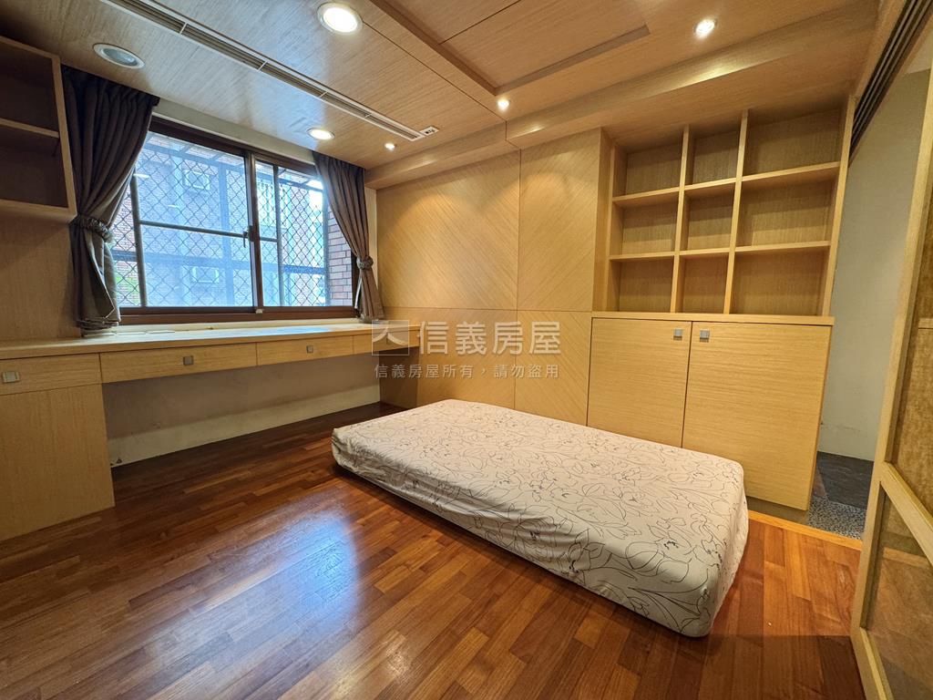 鳳凰香榭．三房平車房屋室內格局與周邊環境