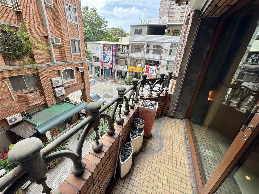 鳳凰香榭．三房平車房屋室內格局與周邊環境