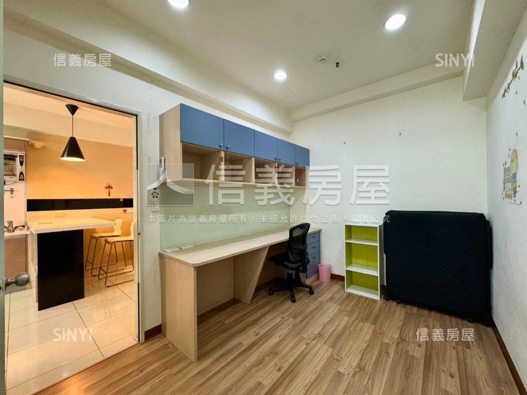 世紀之門｜次頂２房平移車房屋室內格局與周邊環境