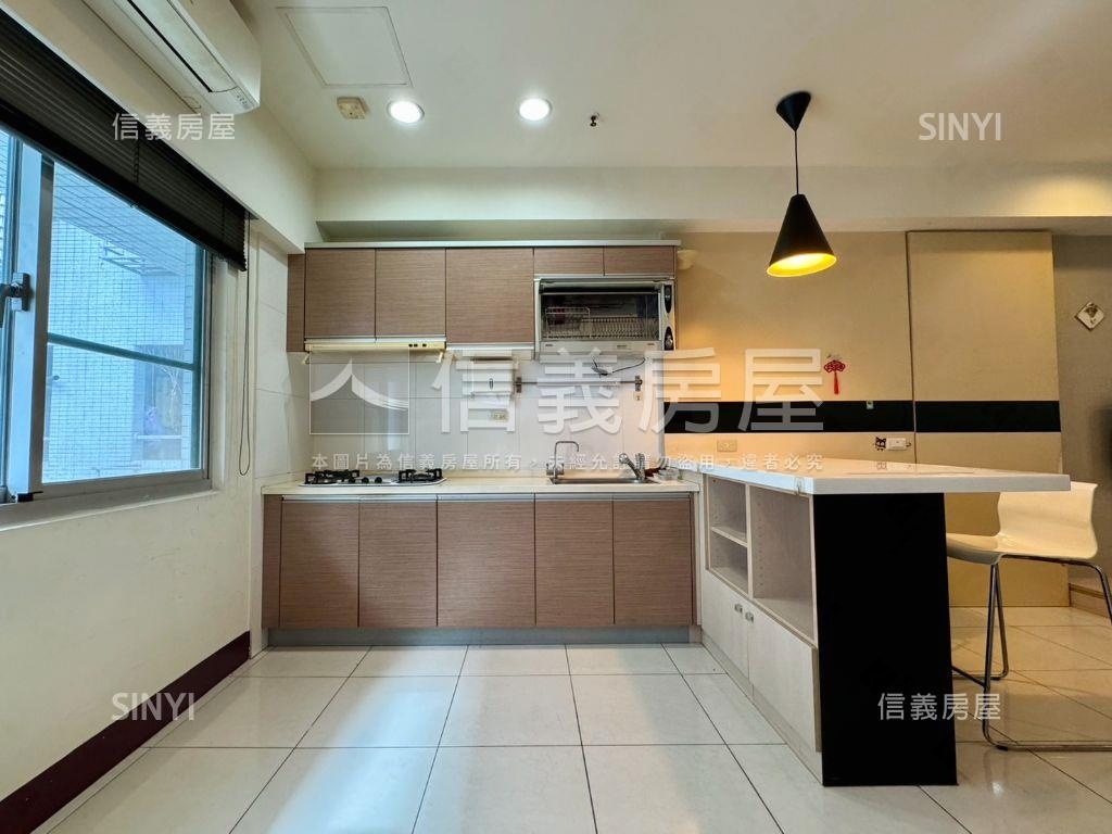 世紀之門｜次頂２房平移車房屋室內格局與周邊環境