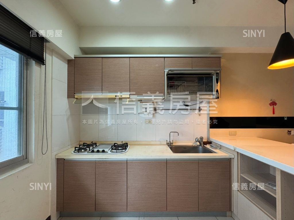 世紀之門｜次頂２房平移車房屋室內格局與周邊環境