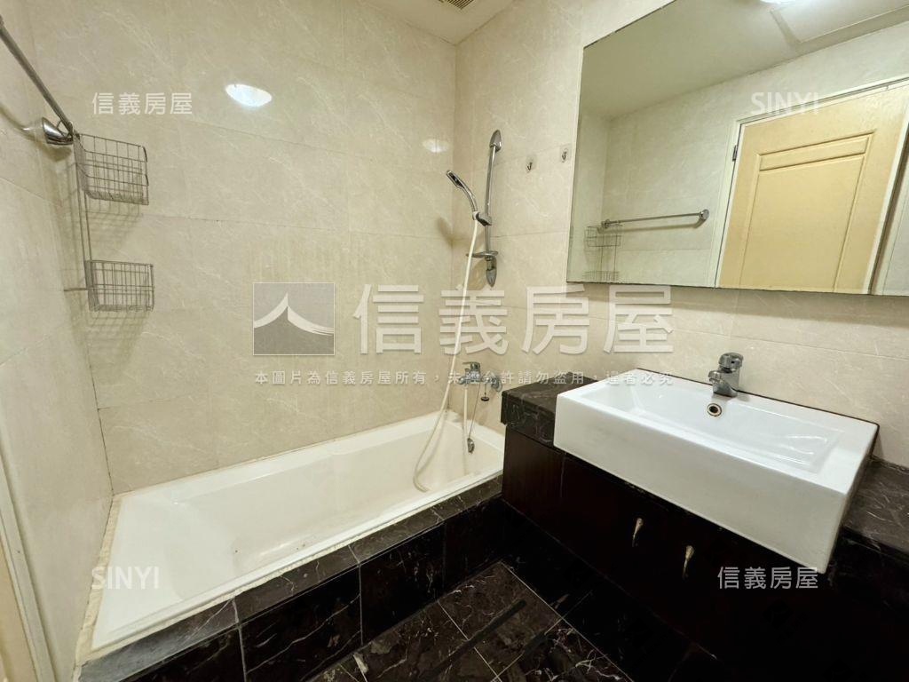 世紀之門｜次頂２房平移車房屋室內格局與周邊環境