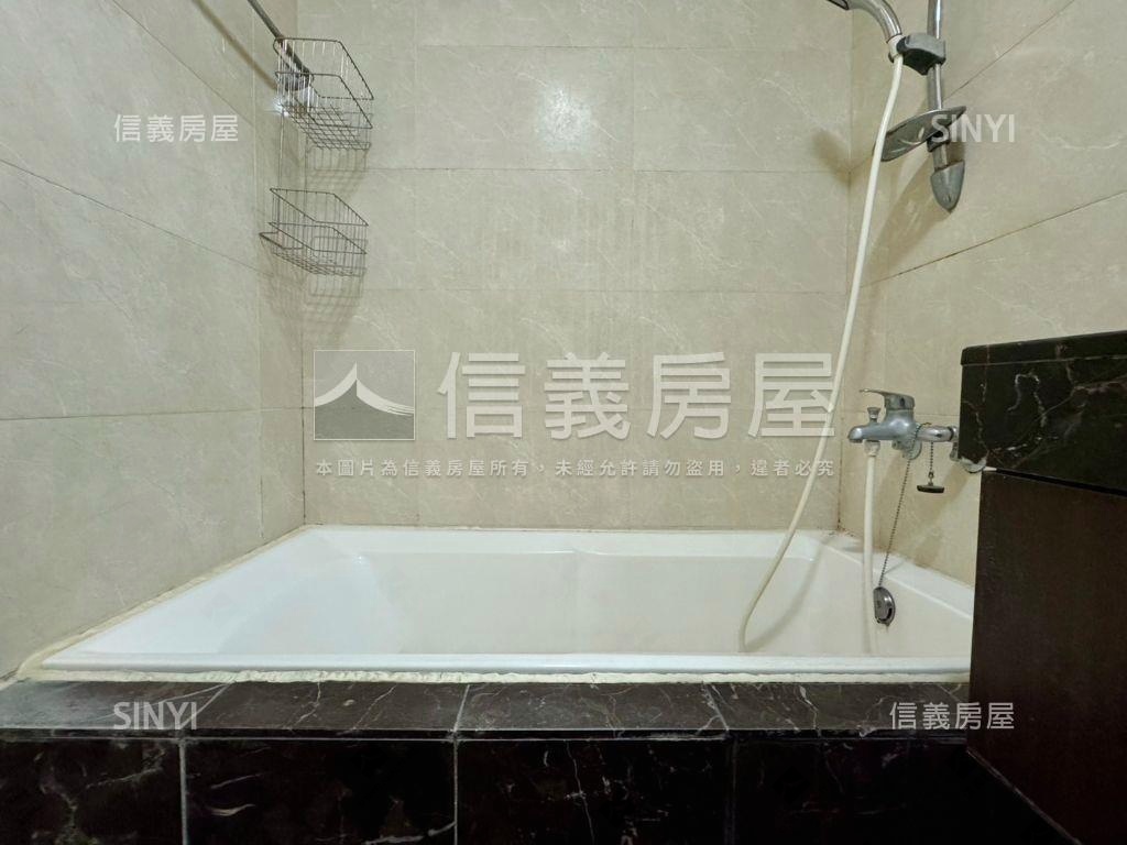 世紀之門｜次頂２房平移車房屋室內格局與周邊環境