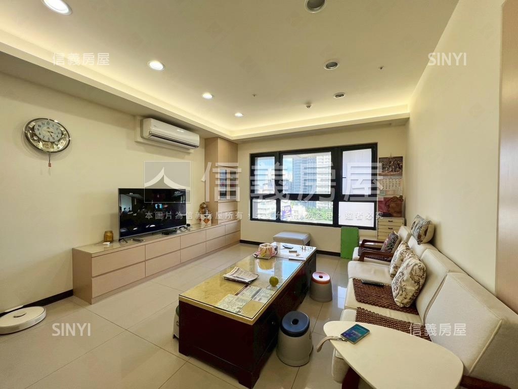 稀有純住宅皇翔大三房車位房屋室內格局與周邊環境