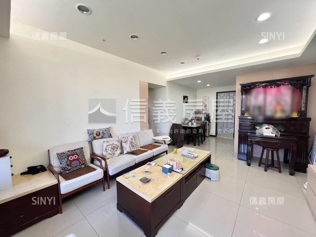 稀有純住宅皇翔大三房車位房屋室內格局與周邊環境