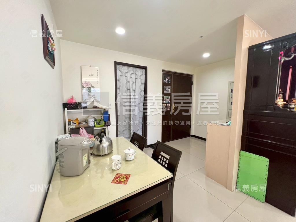 稀有純住宅皇翔大三房車位房屋室內格局與周邊環境