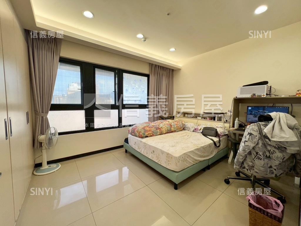 稀有純住宅皇翔大三房車位房屋室內格局與周邊環境