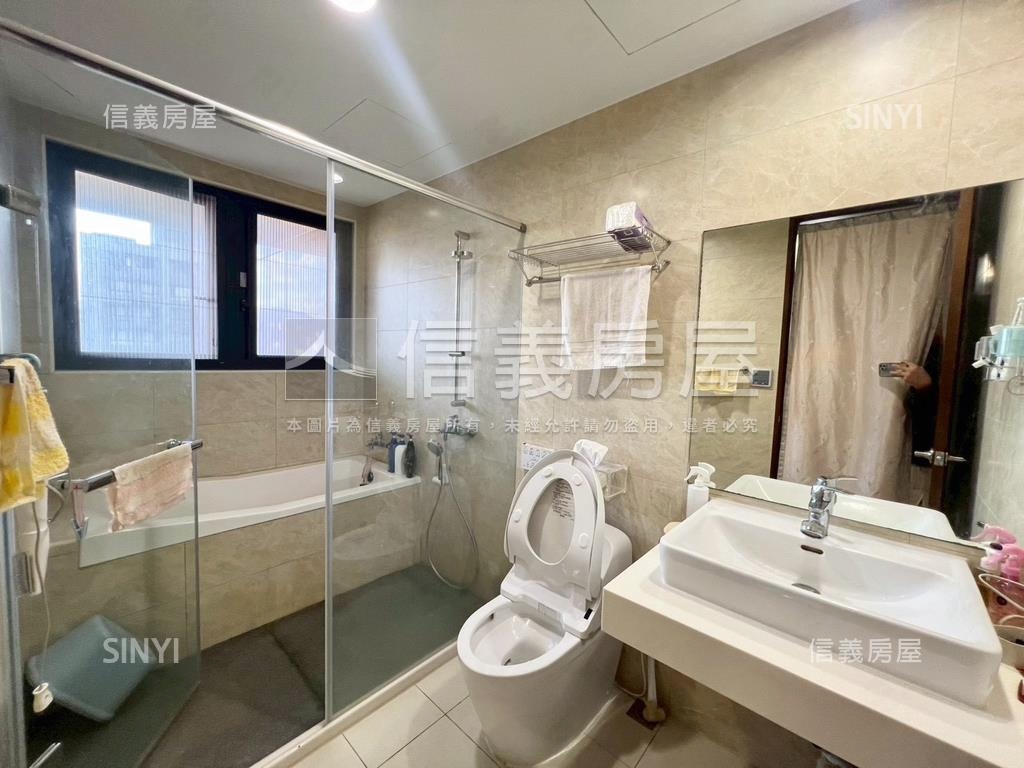 稀有純住宅皇翔大三房車位房屋室內格局與周邊環境