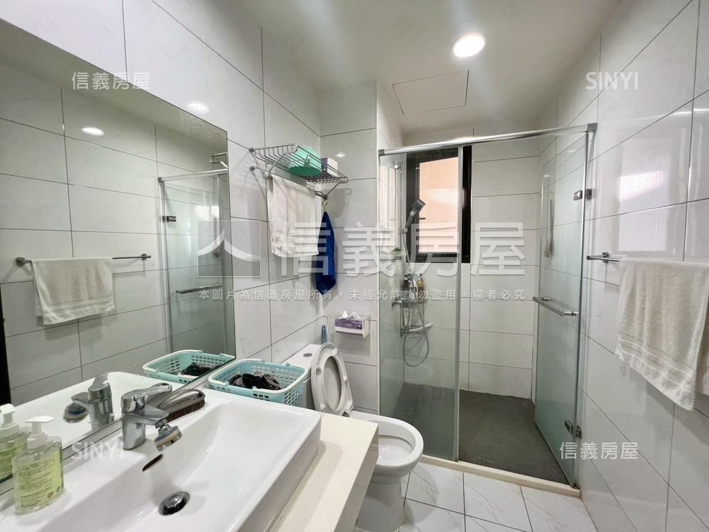 稀有純住宅皇翔大三房車位房屋室內格局與周邊環境