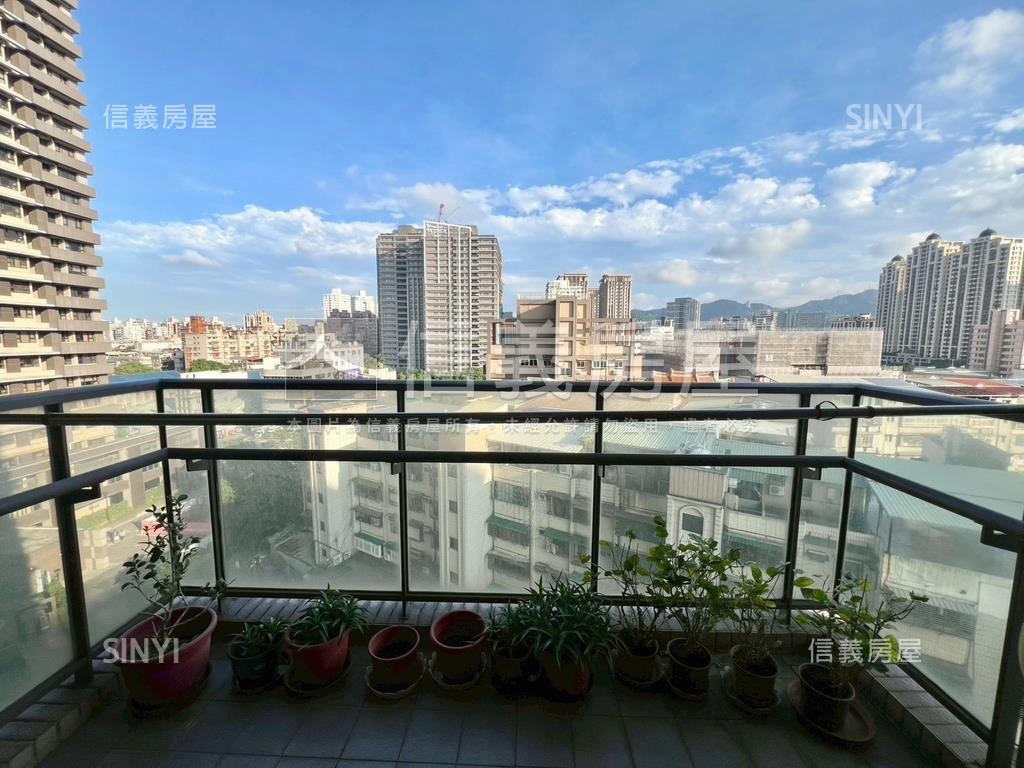 稀有純住宅皇翔大三房車位房屋室內格局與周邊環境