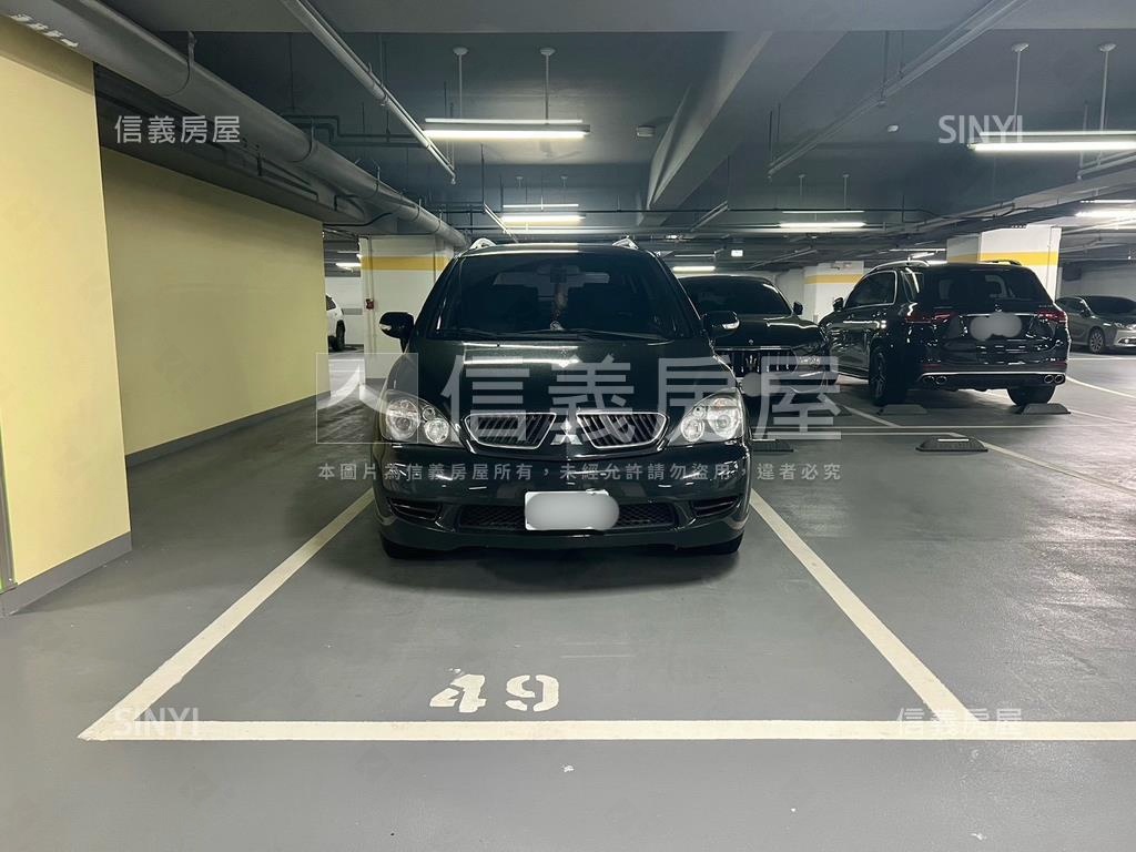 稀有純住宅皇翔大三房車位房屋室內格局與周邊環境