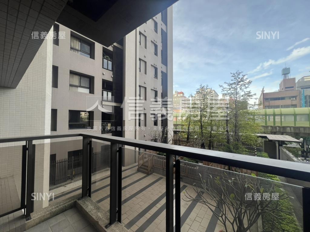 巴黎第六區捷運兩房兩衛房屋室內格局與周邊環境