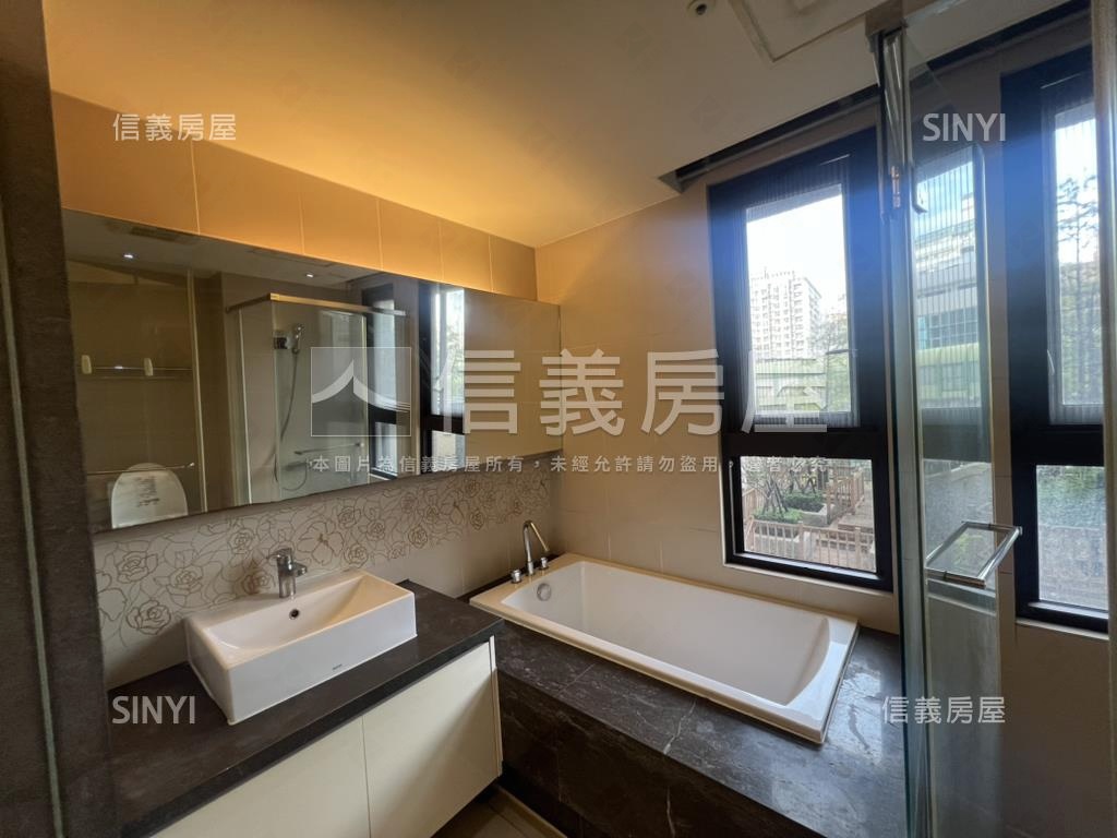 巴黎第六區捷運兩房兩衛房屋室內格局與周邊環境