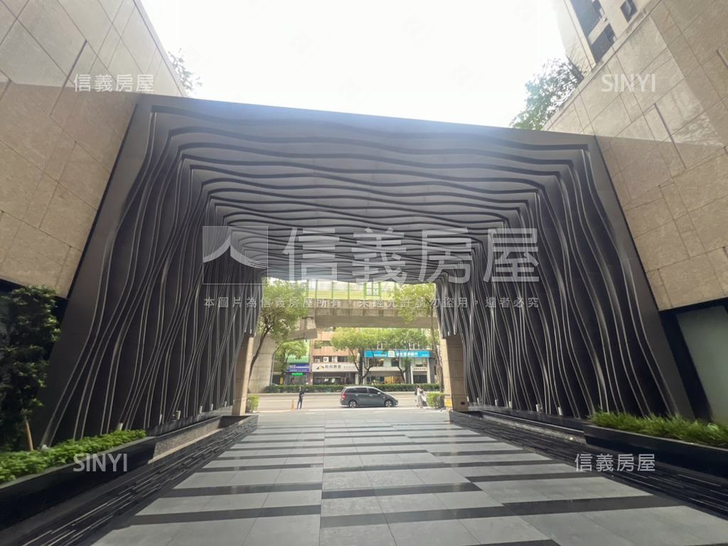 巴黎第六區捷運兩房兩衛房屋室內格局與周邊環境