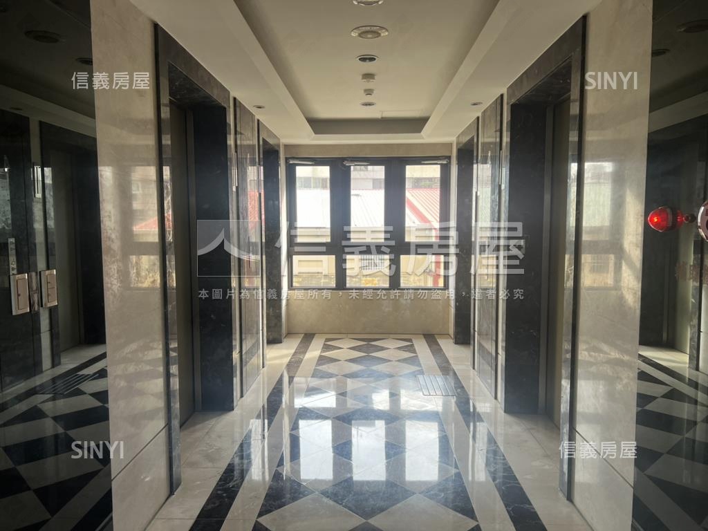 巴黎第六區捷運兩房兩衛房屋室內格局與周邊環境