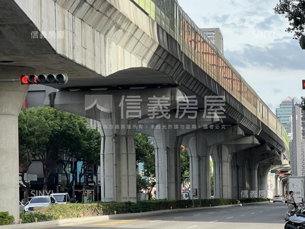 巴黎第六區捷運兩房兩衛房屋室內格局與周邊環境