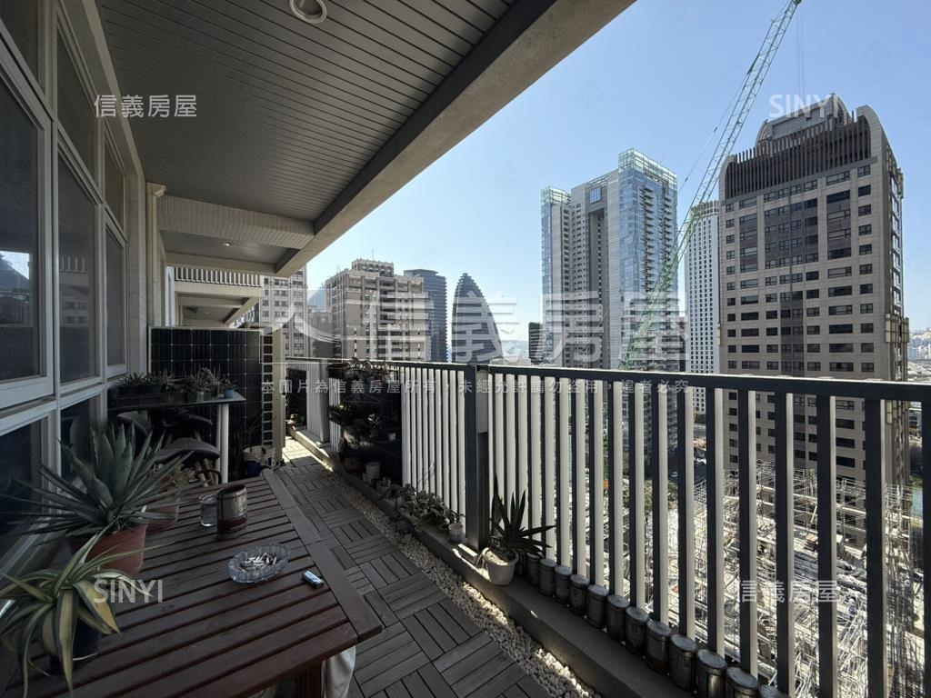 七期｜市政廣場商辦｜誠售房屋室內格局與周邊環境