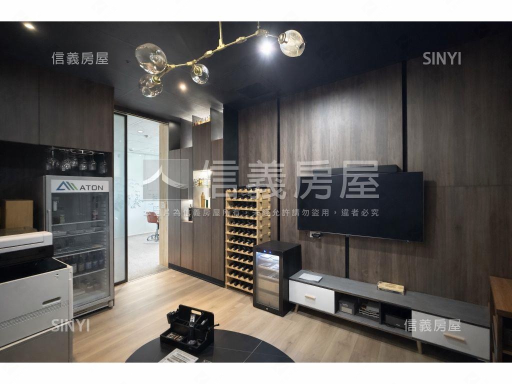 七期｜市政廣場商辦｜誠售房屋室內格局與周邊環境