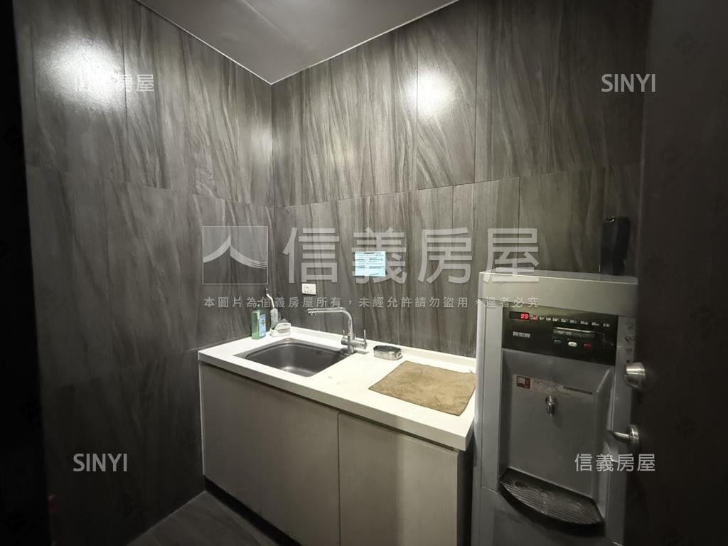 七期｜市政廣場商辦｜誠售房屋室內格局與周邊環境