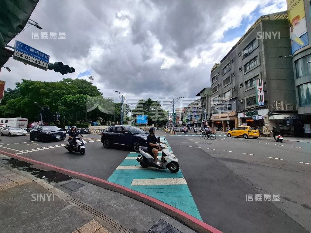 新莊捷運旁邊間採光住辦房屋室內格局與周邊環境