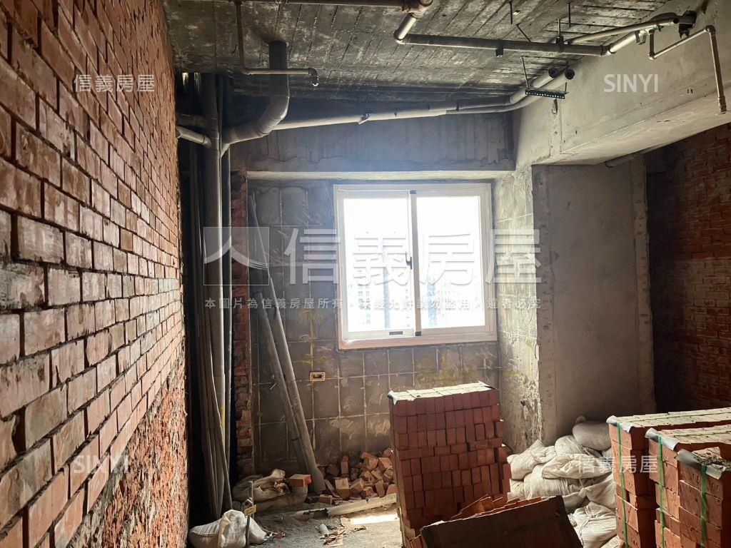 近中清捷運站皇家龍邸１房屋室內格局與周邊環境