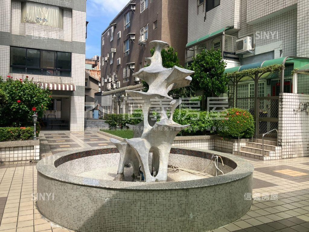 近中清捷運站皇家龍邸１房屋室內格局與周邊環境