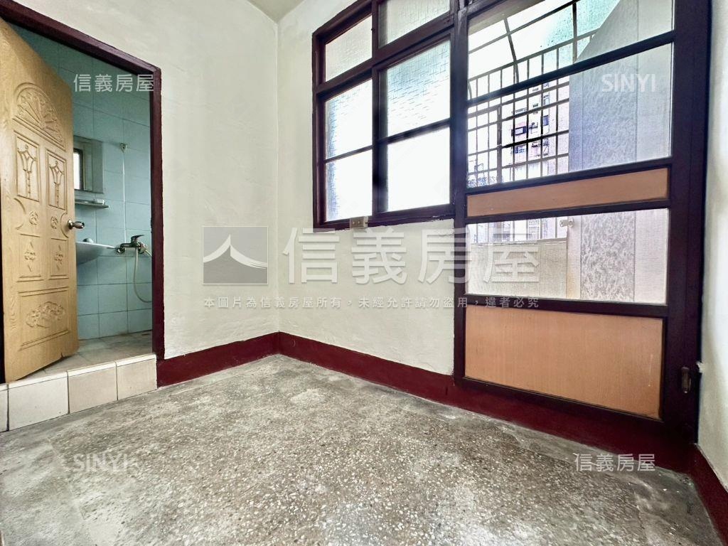 近文華高中捷運站透天房屋室內格局與周邊環境