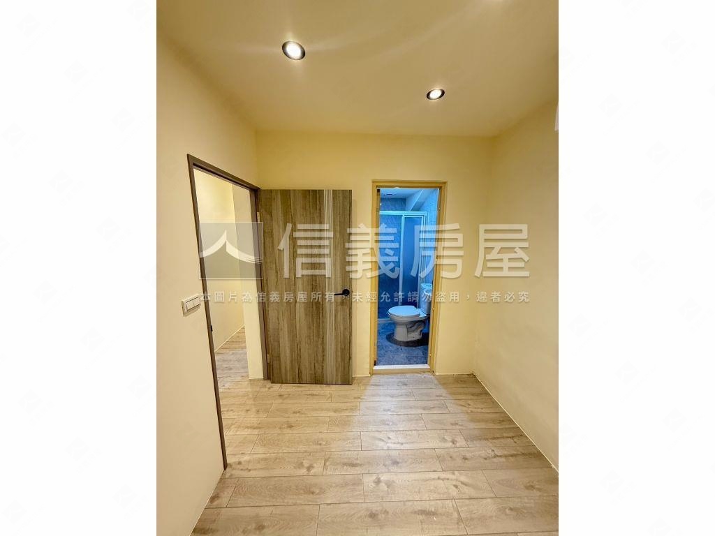 先看這間太平低總價美透天房屋室內格局與周邊環境