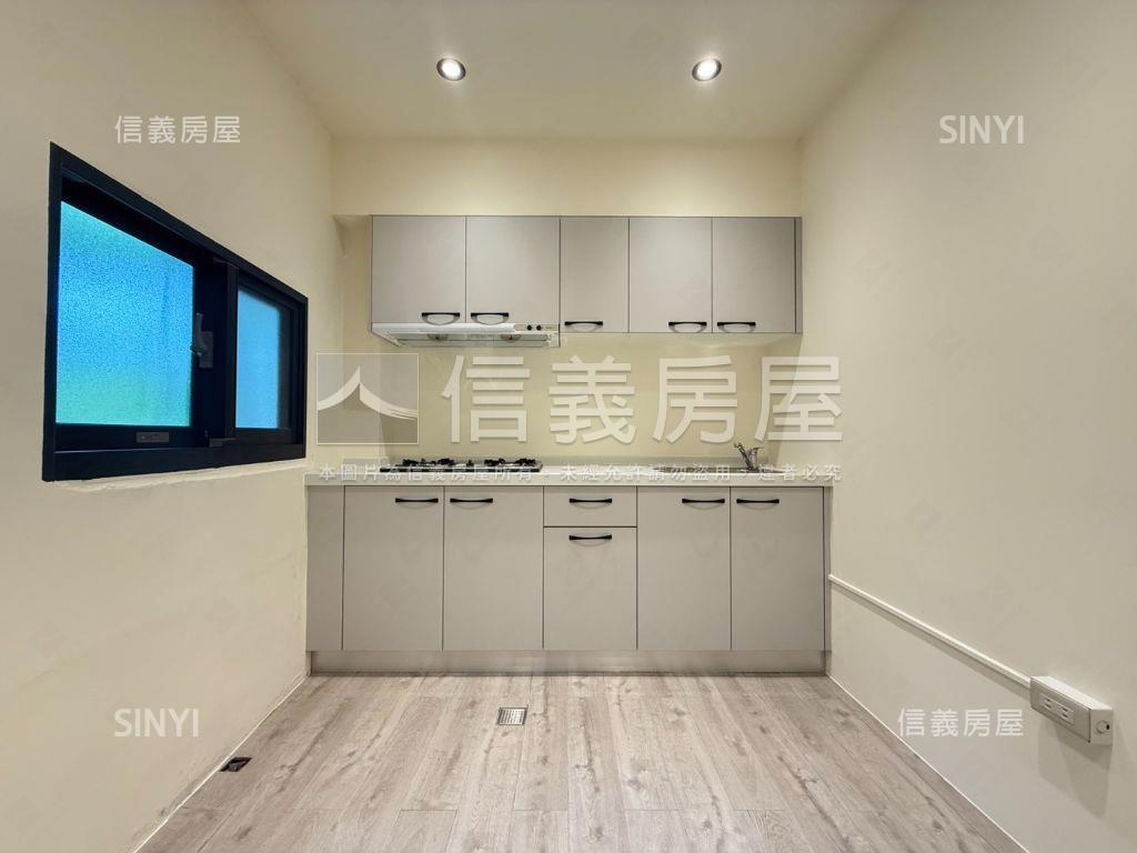 先看這間太平低總價美透天房屋室內格局與周邊環境