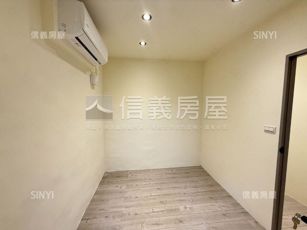 先看這間太平低總價美透天房屋室內格局與周邊環境