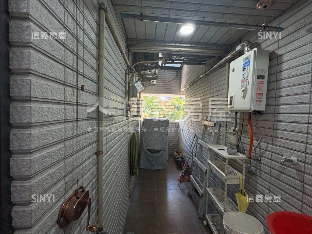 新品川２房車位房屋室內格局與周邊環境