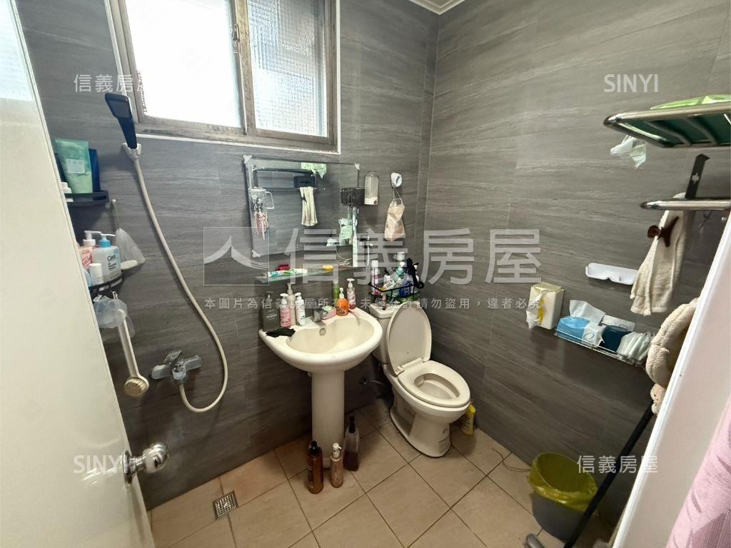 崁頂路高質感整修透天房屋室內格局與周邊環境