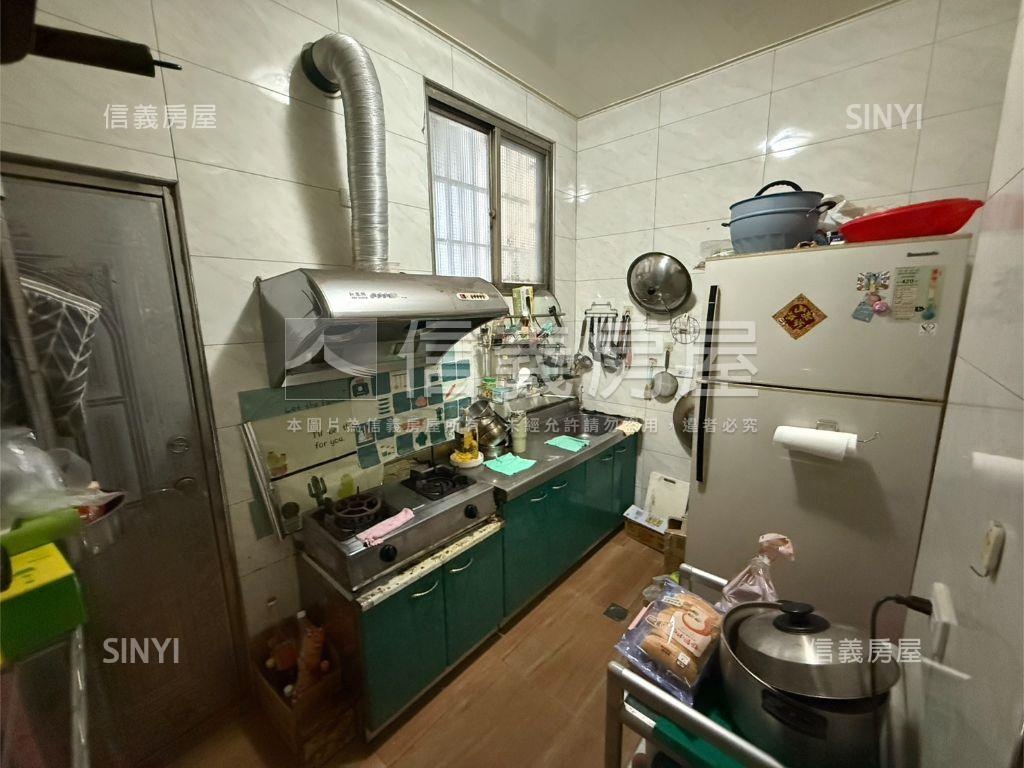 崁頂路高質感整修透天房屋室內格局與周邊環境