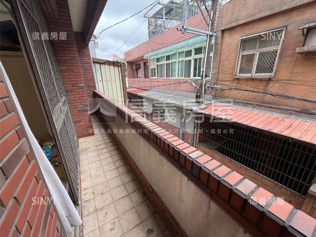 崁頂路高質感整修透天房屋室內格局與周邊環境