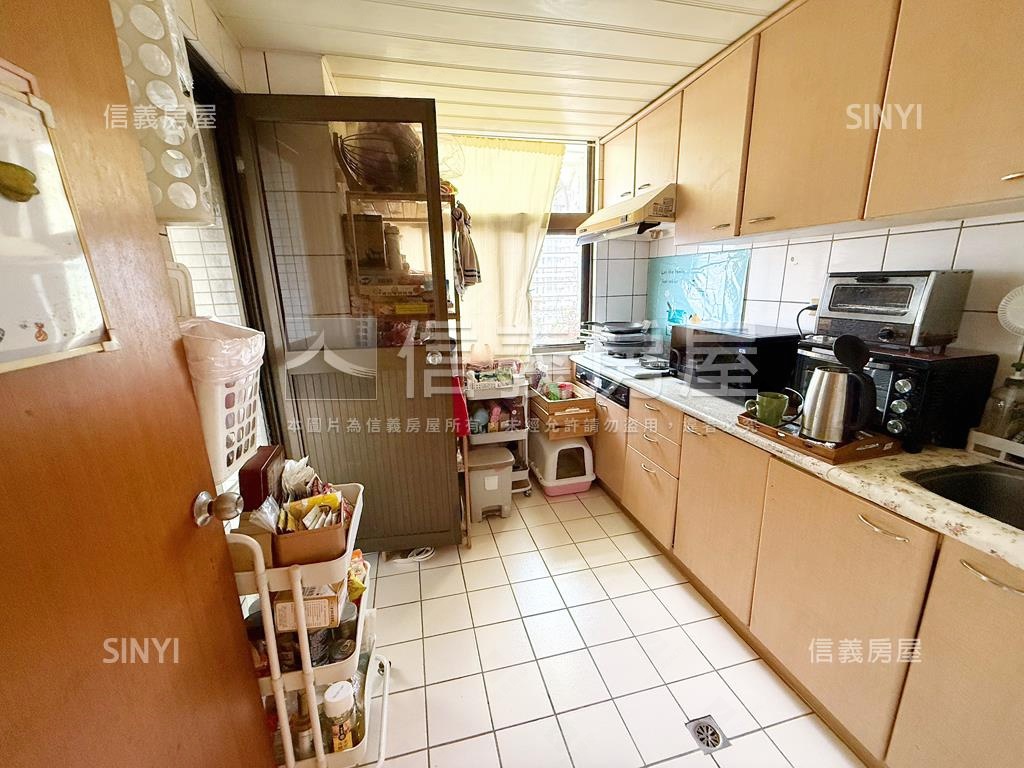雙捷運童話高樓三房美屋房屋室內格局與周邊環境