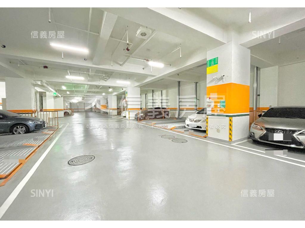 可看Ｇ７首綻｜朝南附車位房屋室內格局與周邊環境