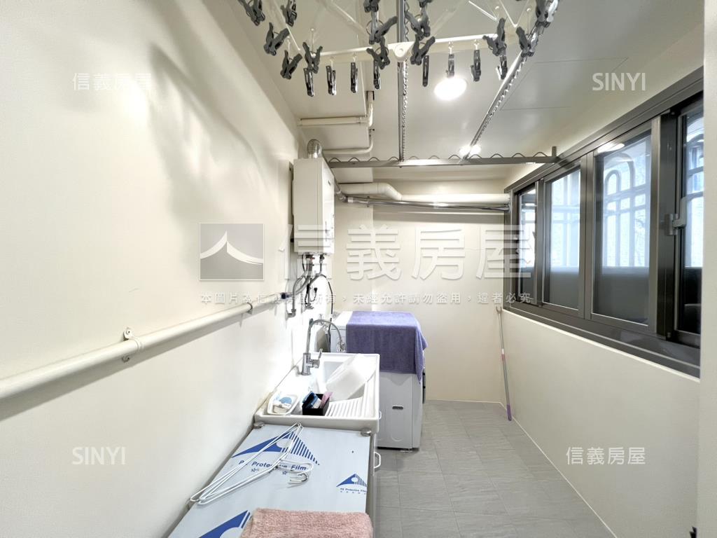 忠孝敦化美屋電梯頂加車位房屋室內格局與周邊環境