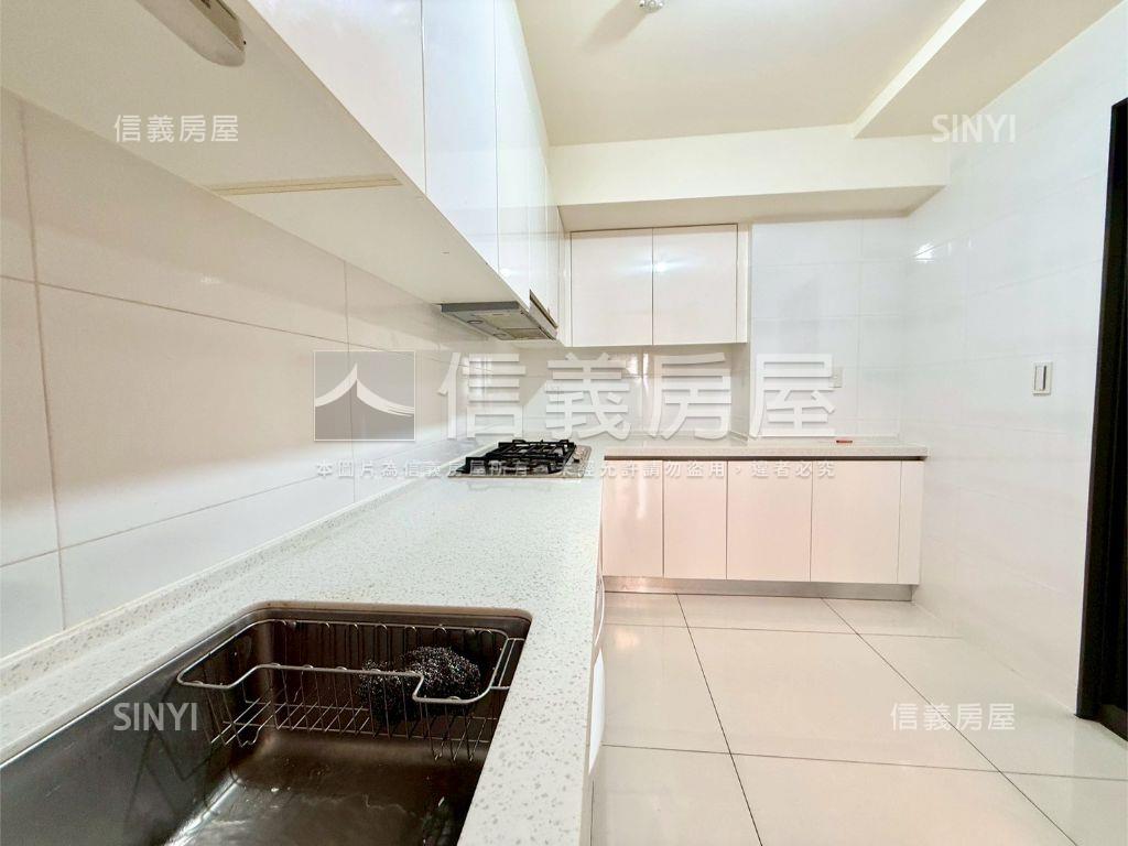 高峰匯｜次頂樓朝南視野房屋室內格局與周邊環境