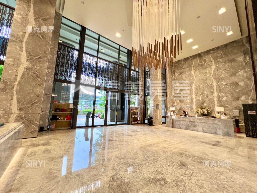 高峰匯｜次頂樓朝南視野房屋室內格局與周邊環境