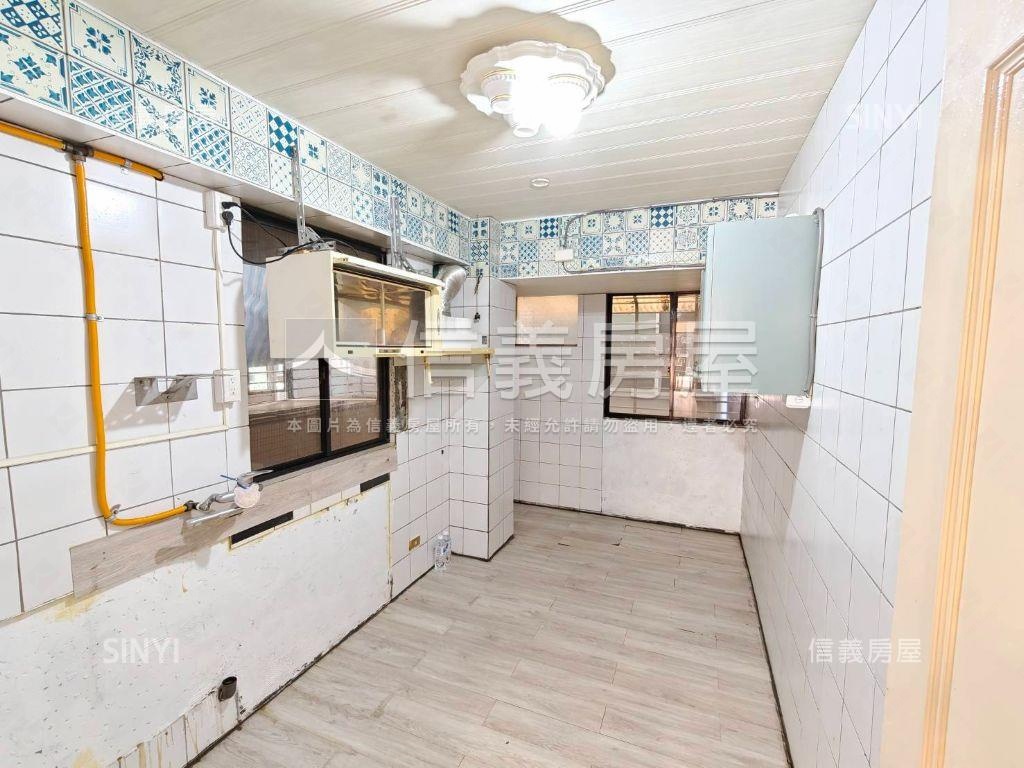 店長推薦華廈電梯三房房屋室內格局與周邊環境