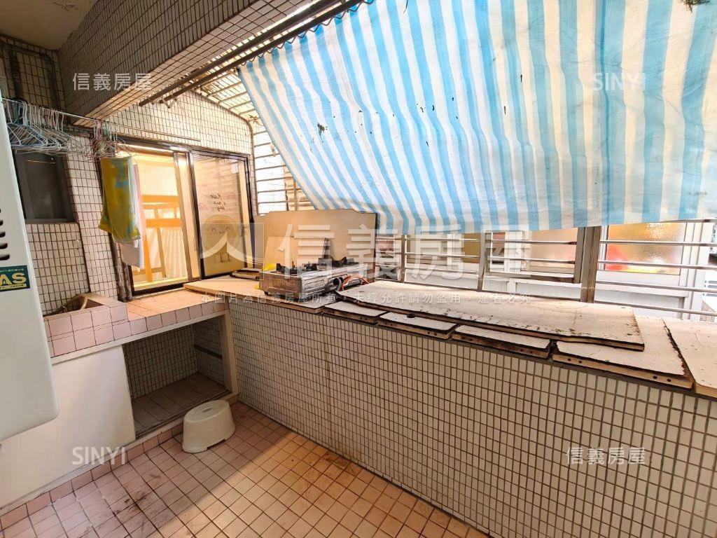 店長推薦華廈電梯三房房屋室內格局與周邊環境