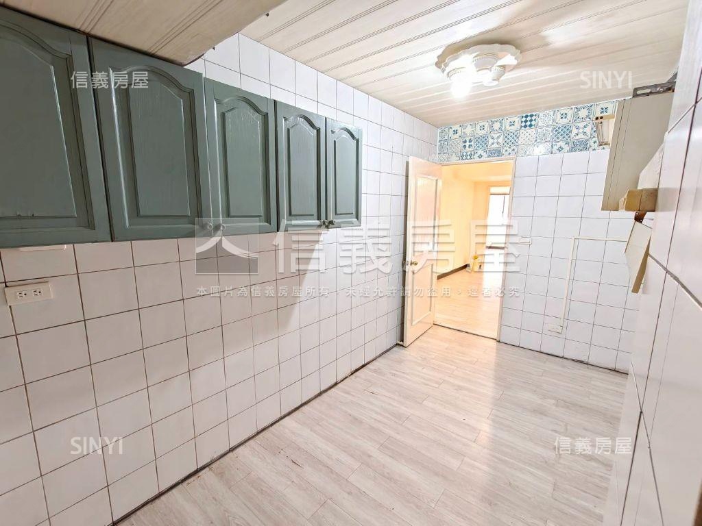 店長推薦華廈電梯三房房屋室內格局與周邊環境