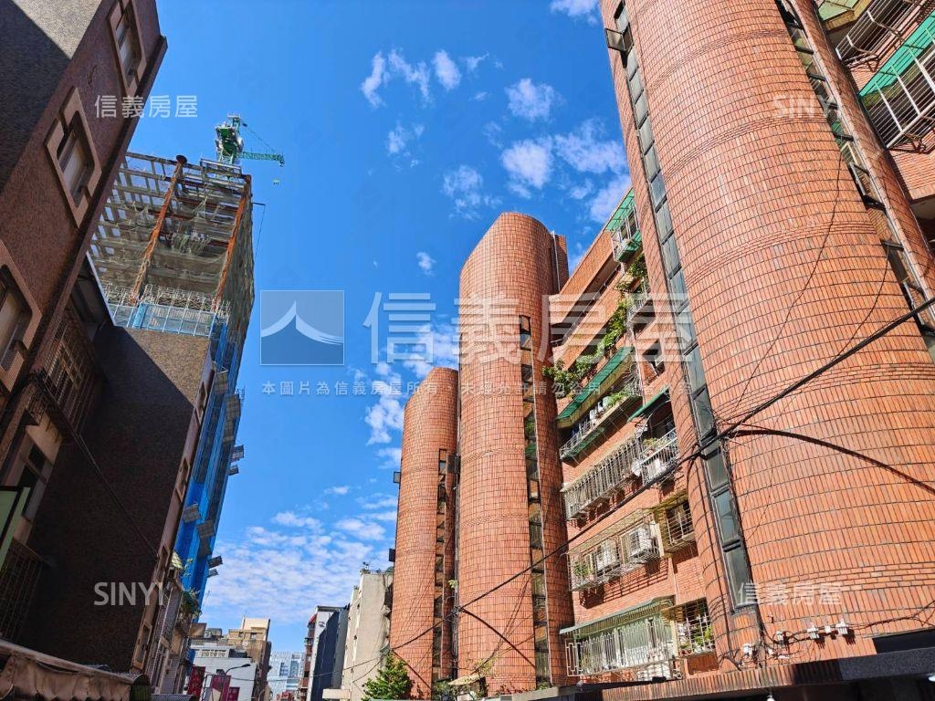 店長推薦華廈電梯三房房屋室內格局與周邊環境