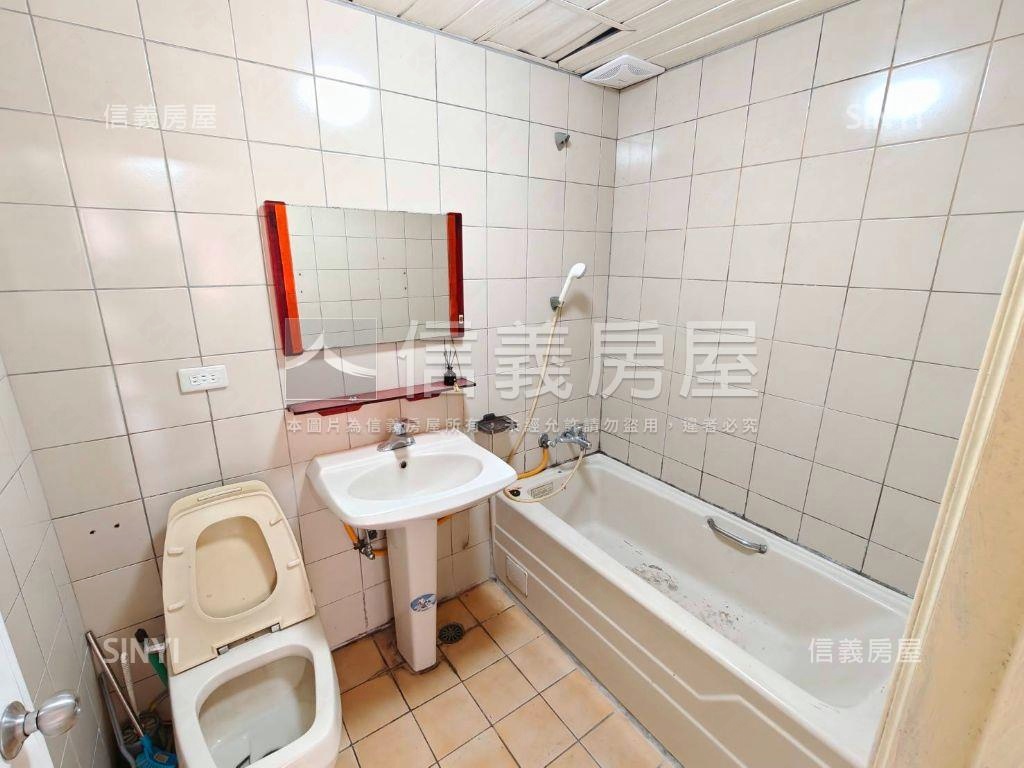 店長推薦華廈電梯三房房屋室內格局與周邊環境