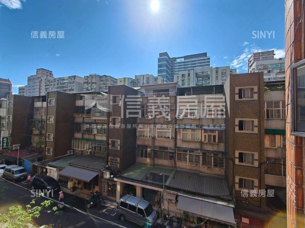 店長推薦華廈電梯三房房屋室內格局與周邊環境