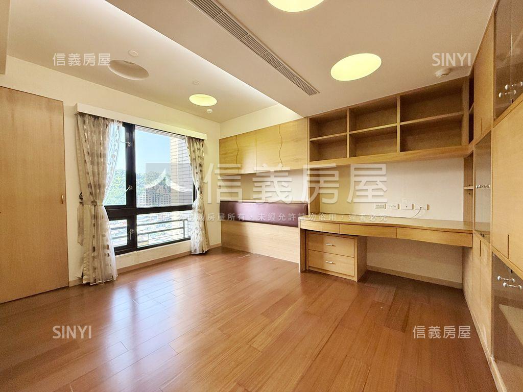 青石巨堂高樓尊爵樓中樓房屋室內格局與周邊環境